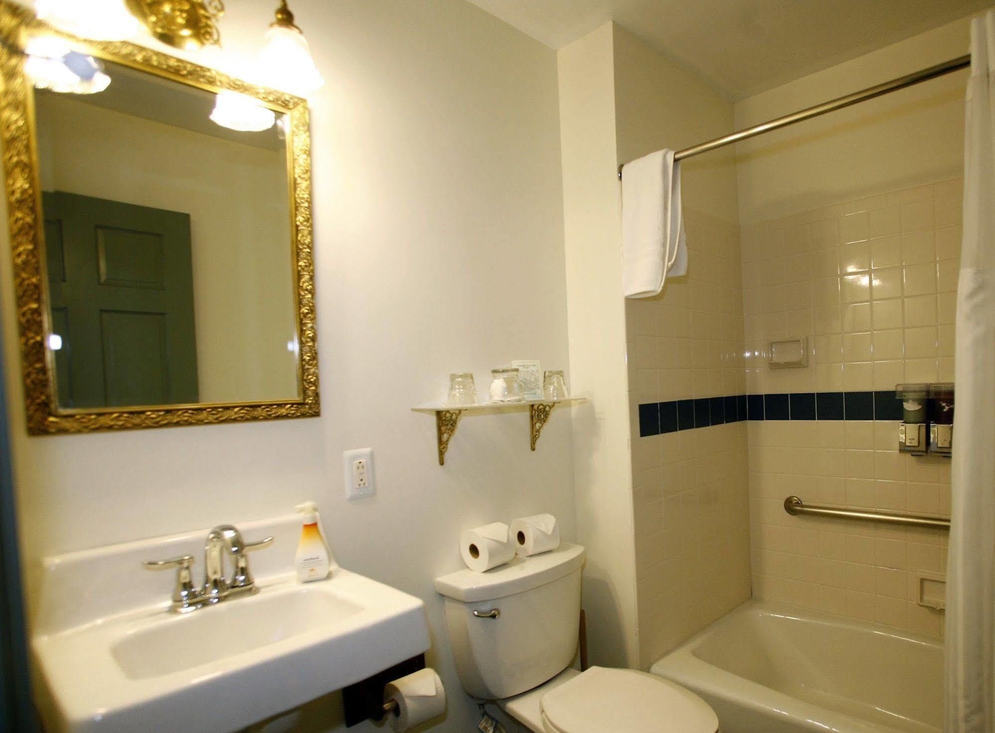 Parsonage Inn Bed And Breakfast Saint Michaels Extérieur photo